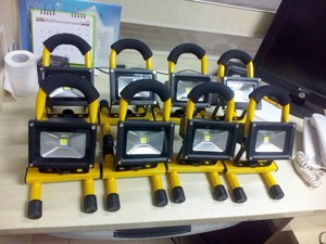 10W可移動(dòng)充電投光燈探照燈工地移動(dòng)手提便攜式泛光燈8.4v20w30w